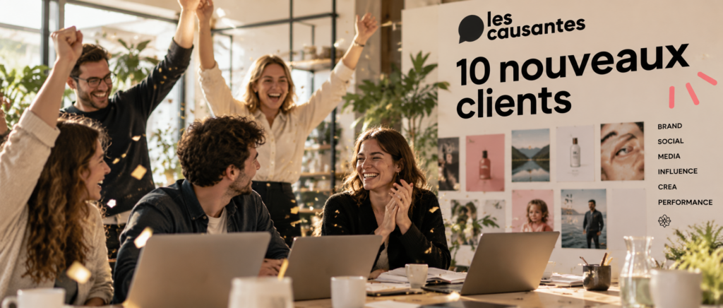 Un groupe hétéroclite de collègues célèbre la croissance de Les Causantes au milieu de confettis dorés, à côté d'un panneau mural répertoriant les services de l'agence et les signatures des nouveaux clients.